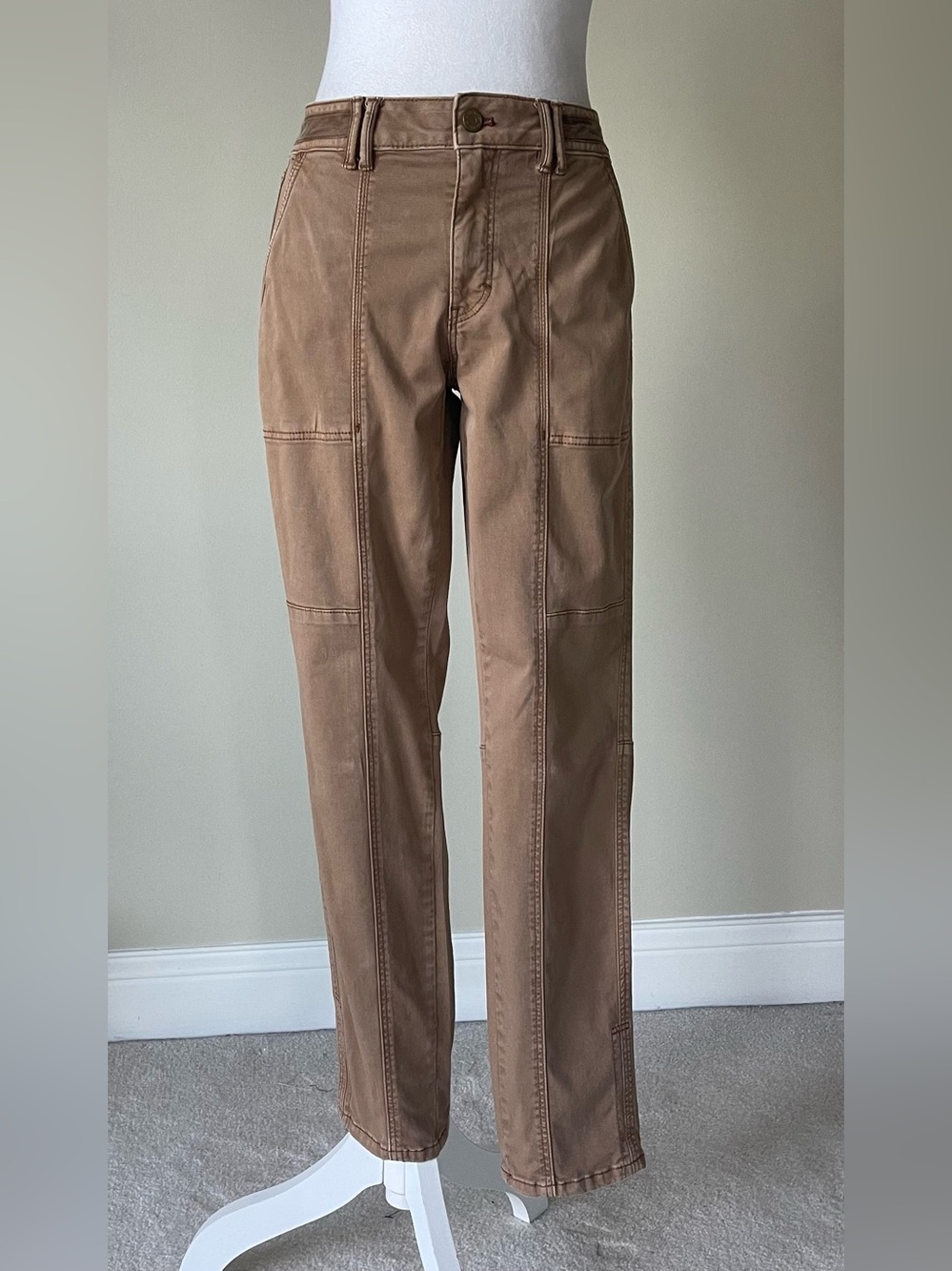 White House Black market Women’s Utility Light Brown Slim Ankle Pants EUC Size 4